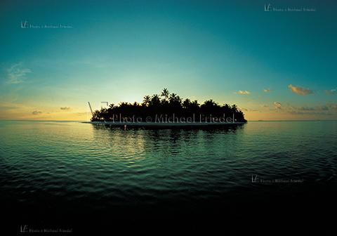 23016 A4 RGB